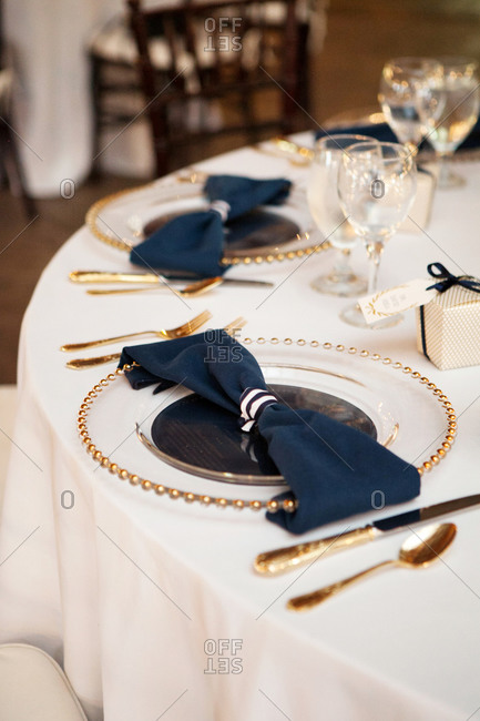 Navy Blue Table Setting : Blue And White Table Setting Ideas For Spring ...