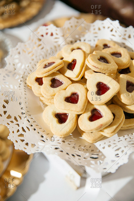 Heart-shaped fruit filled cookies - Offset