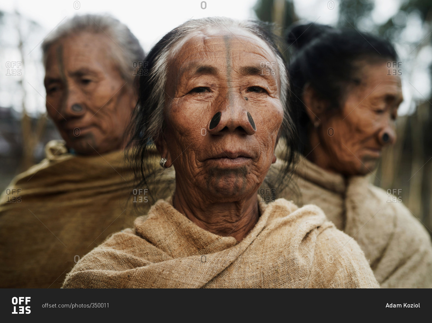 Мужчина женщина в племени. Индия племя апатани женщины. Племя апатани Южный Тибет.