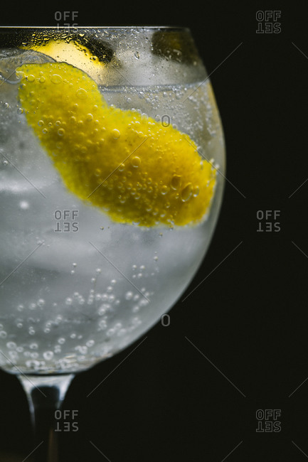 Close-up of a carbonated drink with citrus peel