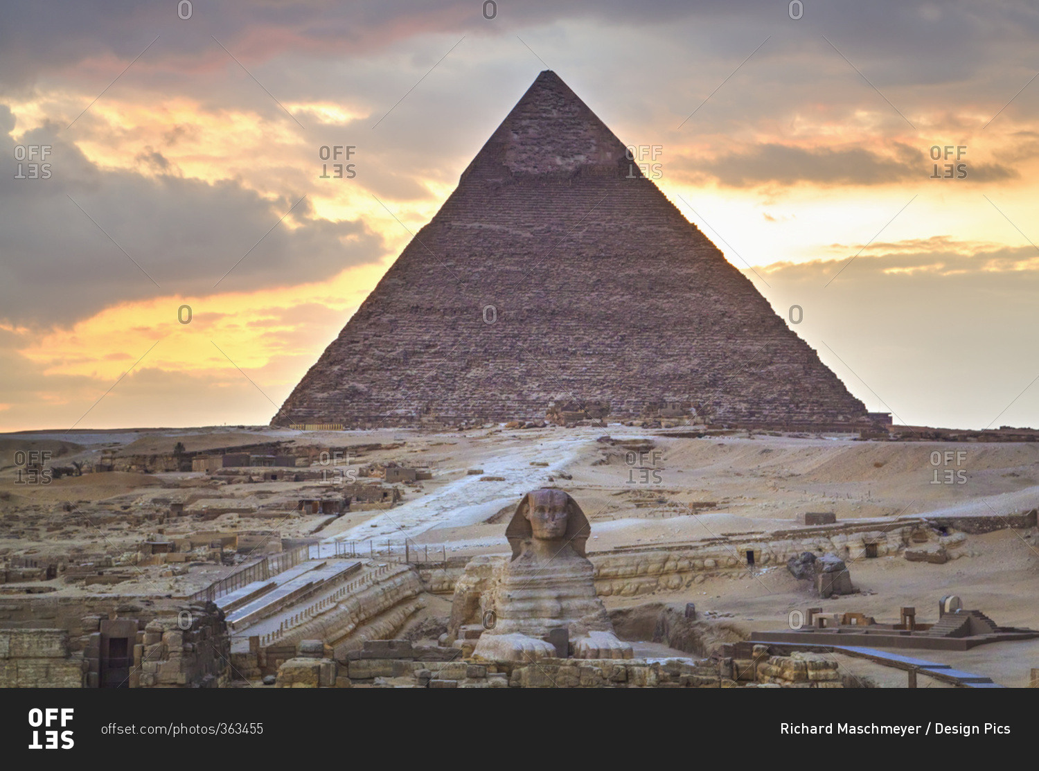 Sunset, Sphinx (foreground), The Pyramid of Chephren
(background), The Pyramids of Giza; Giza, Egypt stock photo -
OFFSET