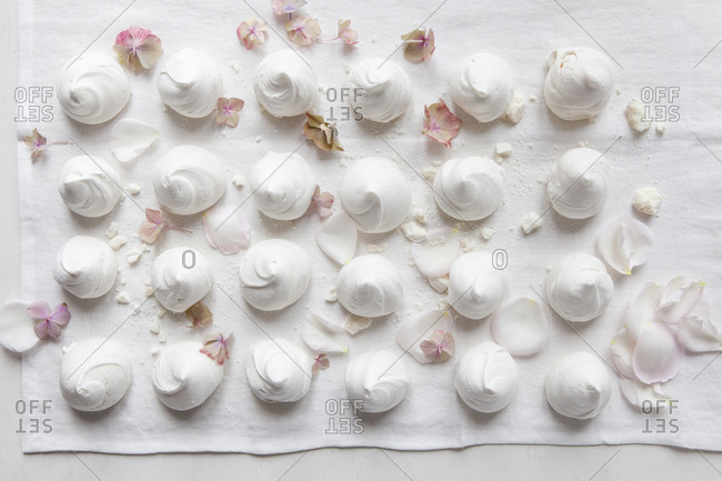 Meringue puffs with rose petals