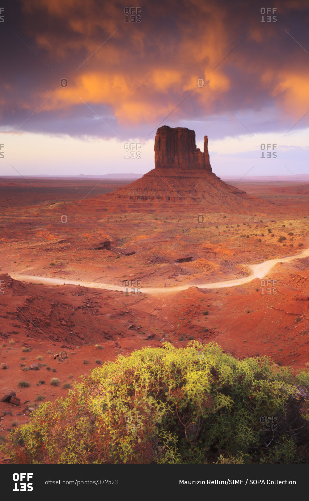 unset in Monument Valley