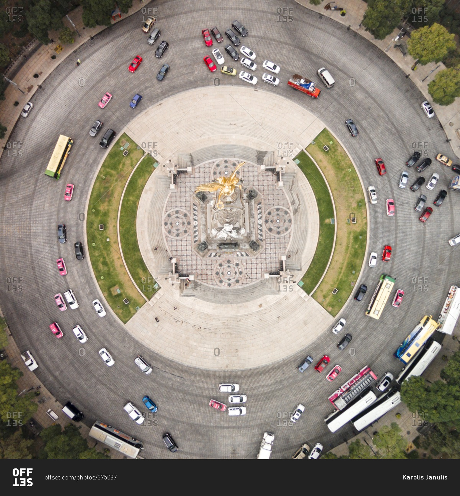 El Angel De La Independencia In The Middle Of A Traffic Circle In 