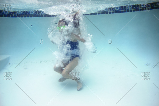 Girl swimming underwater - Offset Collection