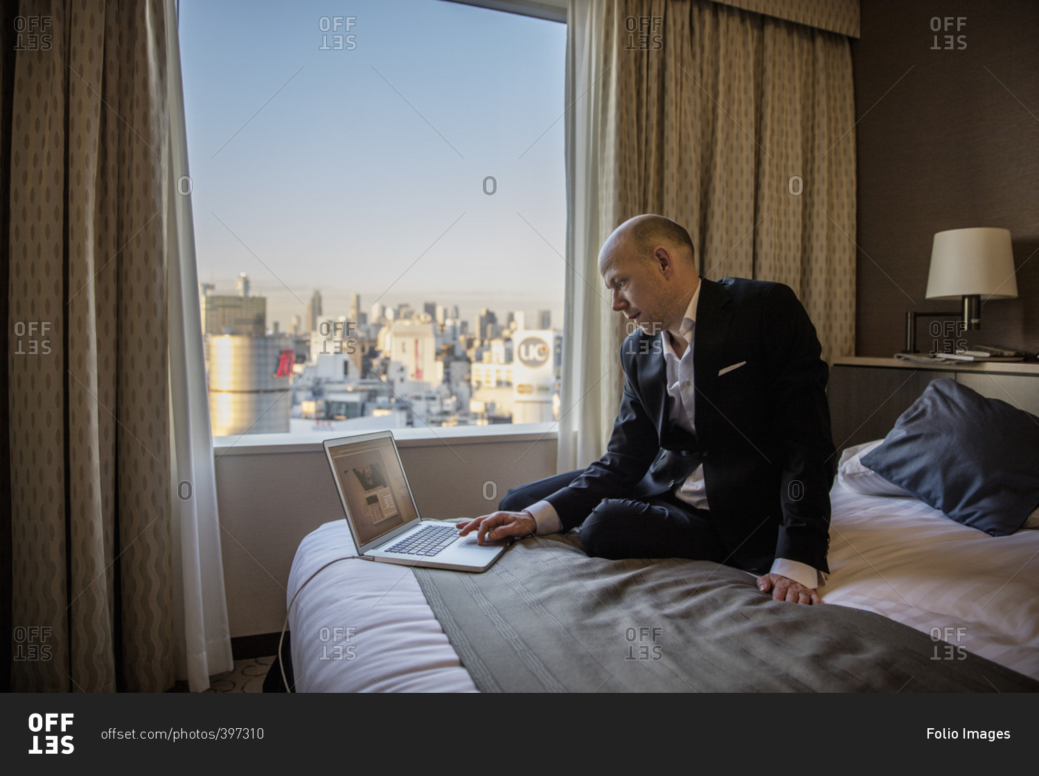 Japan, Tokyo, Shibuya, Businessman working in hotel room