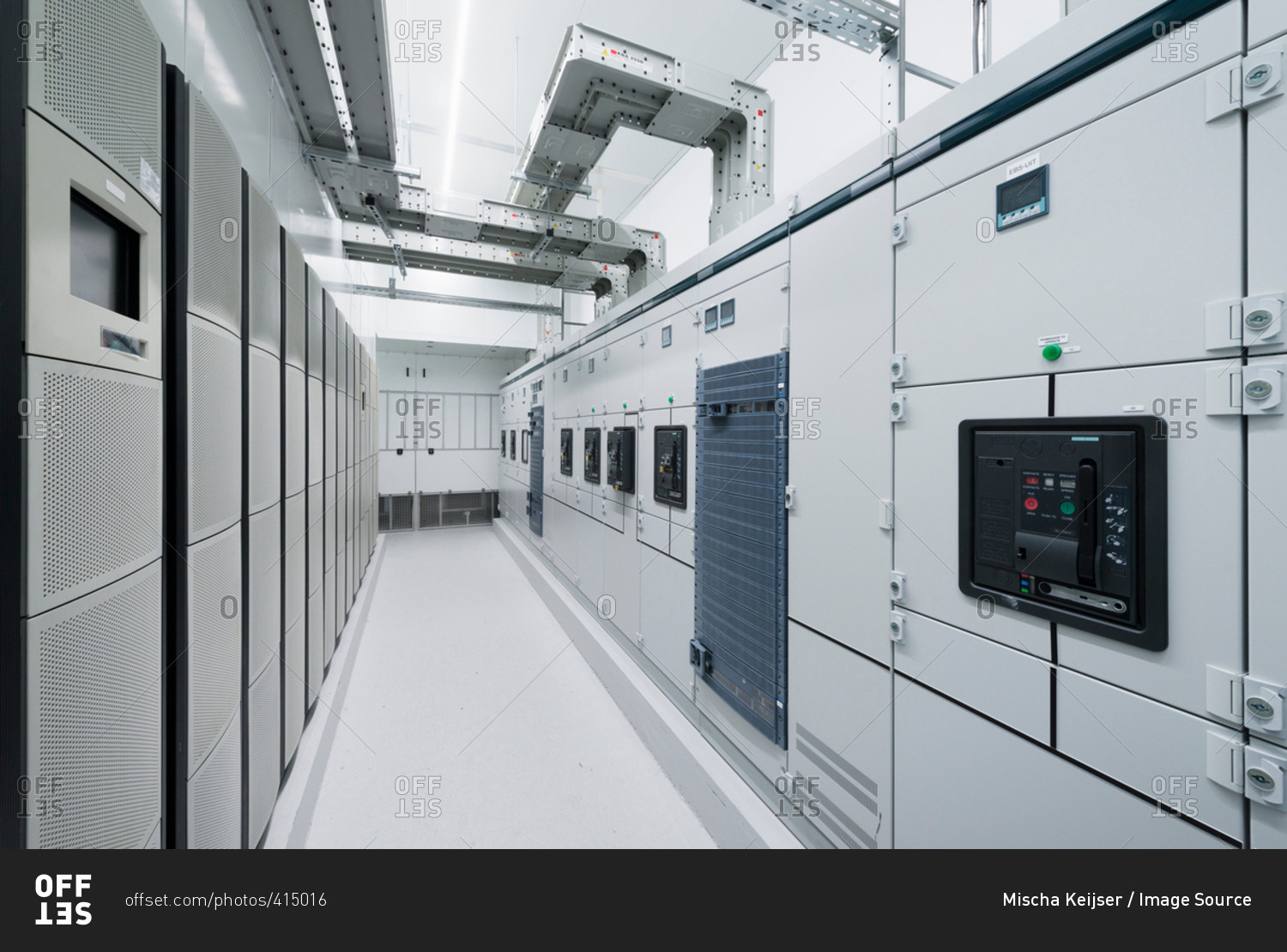 Datacenter for storing large amounts of data, and is an important hub for the internet. APU installation, emergency power unit