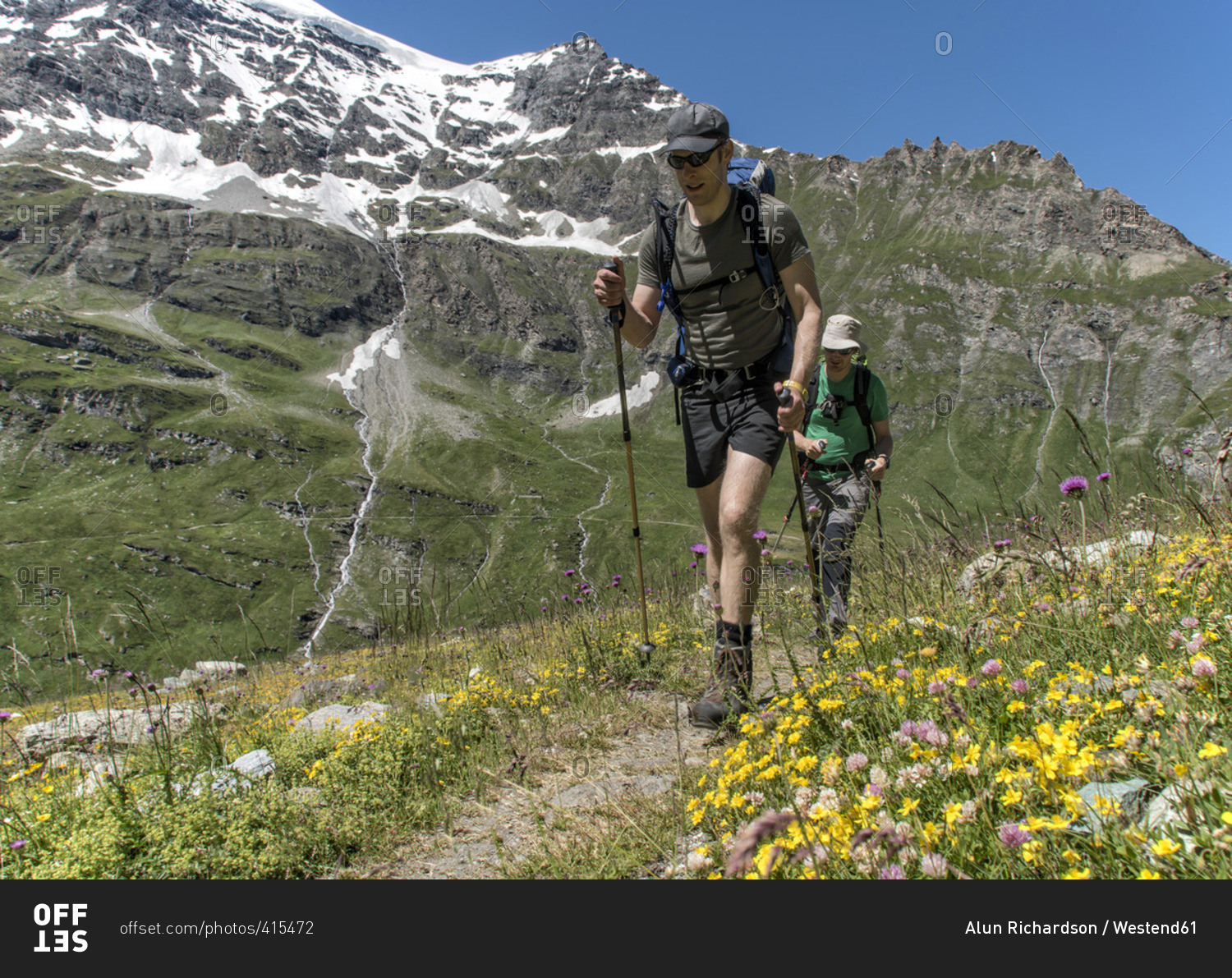 Switzerland, Maountaineers hiking near Chanrion hut