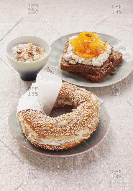 Sesame Bagel With Cream Cheese And Grated Apple And Whole Wheat