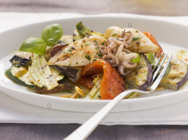 Grigliata di verdure ai calamari (grilled vegetables with squid)