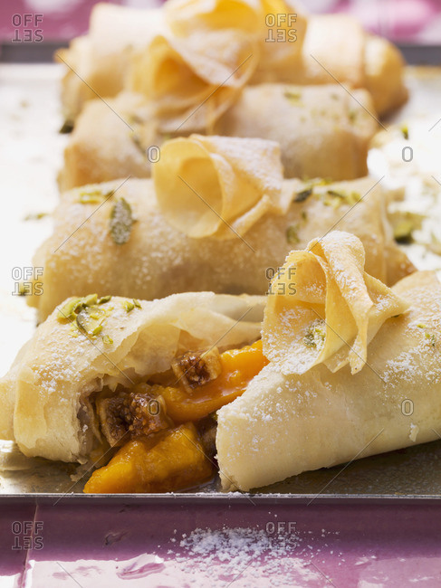 Pastille filled with dried figs, dates and fresh apricots