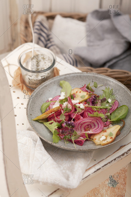 Beetroot salad with pears and goat's cream cheese