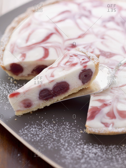 Marbled cheesecake with cherries - Offset