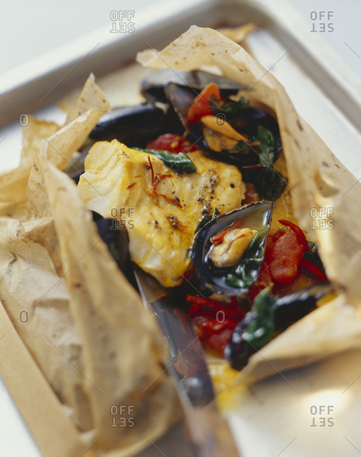 Cod and mussels with saffron in parchment paper