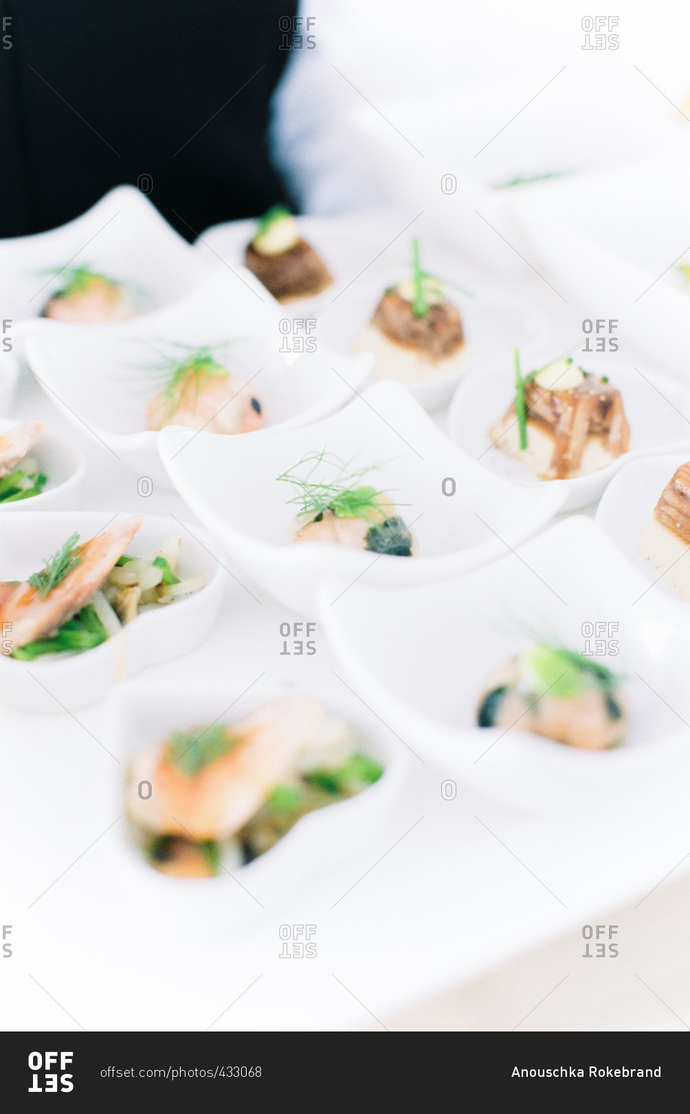 Wedding hors d'oeuvres in bowls