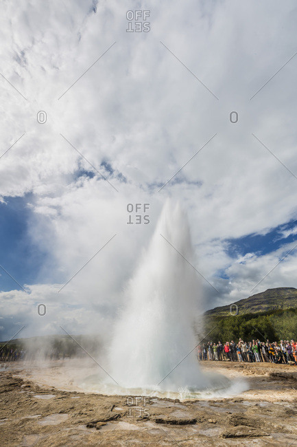 Tourists gather to watch Strokker geyser (geyser), an erupting spring at Haukadalur, Iceland, Polar Regions