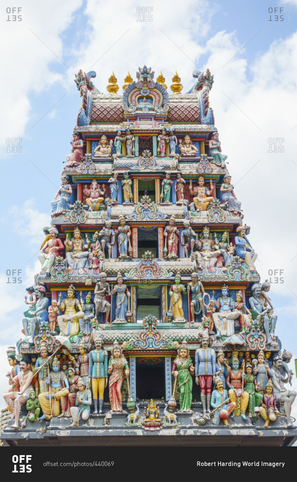 Sri Mariamman Temple in Chinatown, the oldest Hindu temple in Singapore with its colorfully decorated gopuram (tower), Singapore, Southeast Asia, Asia
