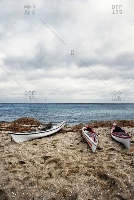 3 kayaks on beach - Offset