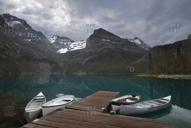 Boats and dock, Lake O'Hara, Mount Lefroy, Yukness Mountain, Glacier and Ringrose Peaks, Yoho National Park, British Columbia, Canada