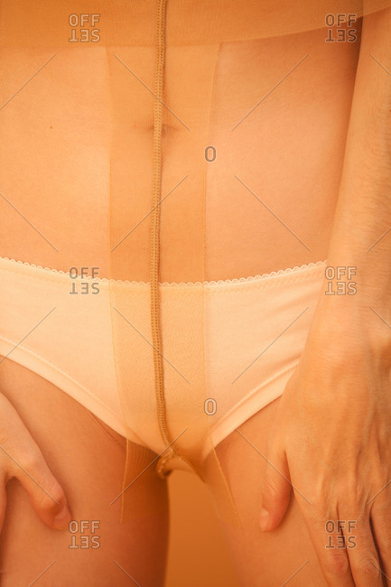 panties under pantyhose
