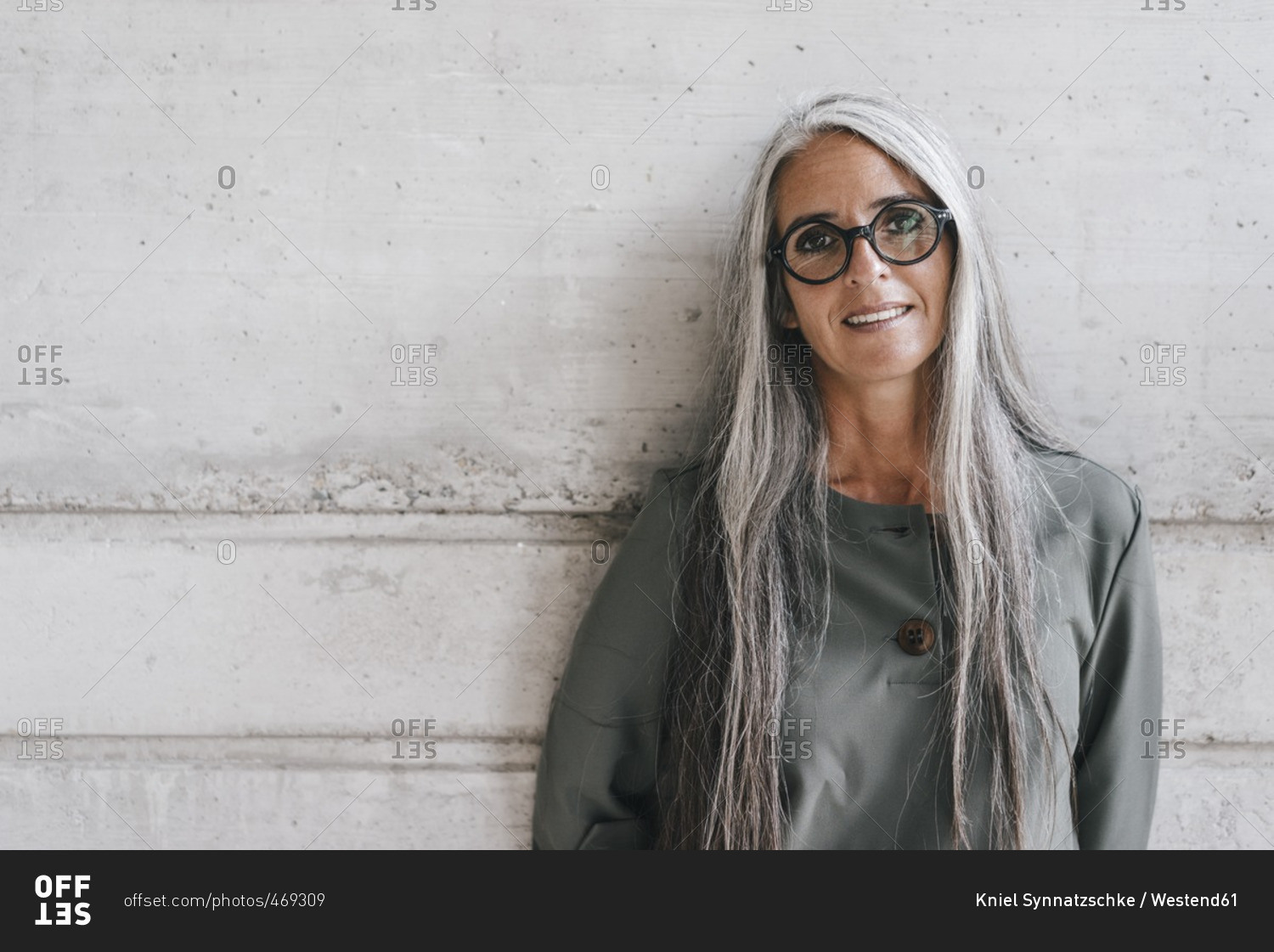 Portrait of smiling woman with long grey hair stock photo - 