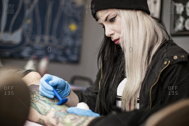 Photos: A day in the life of an all-female tattoo parlor | MPR News