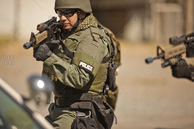 Military police carrying weapons - Offset