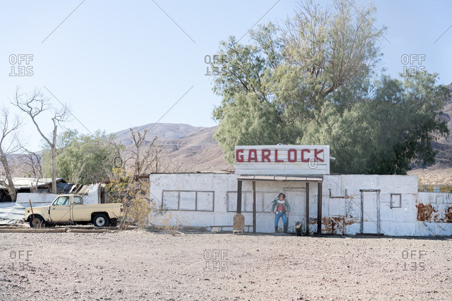 October 8 2016 Garlock California Sheriff Statue In