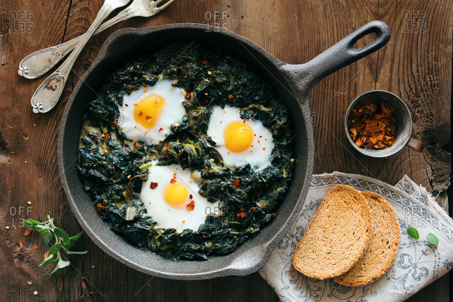 Healthy spinach and eggs brunch