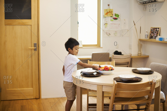 child setting the table