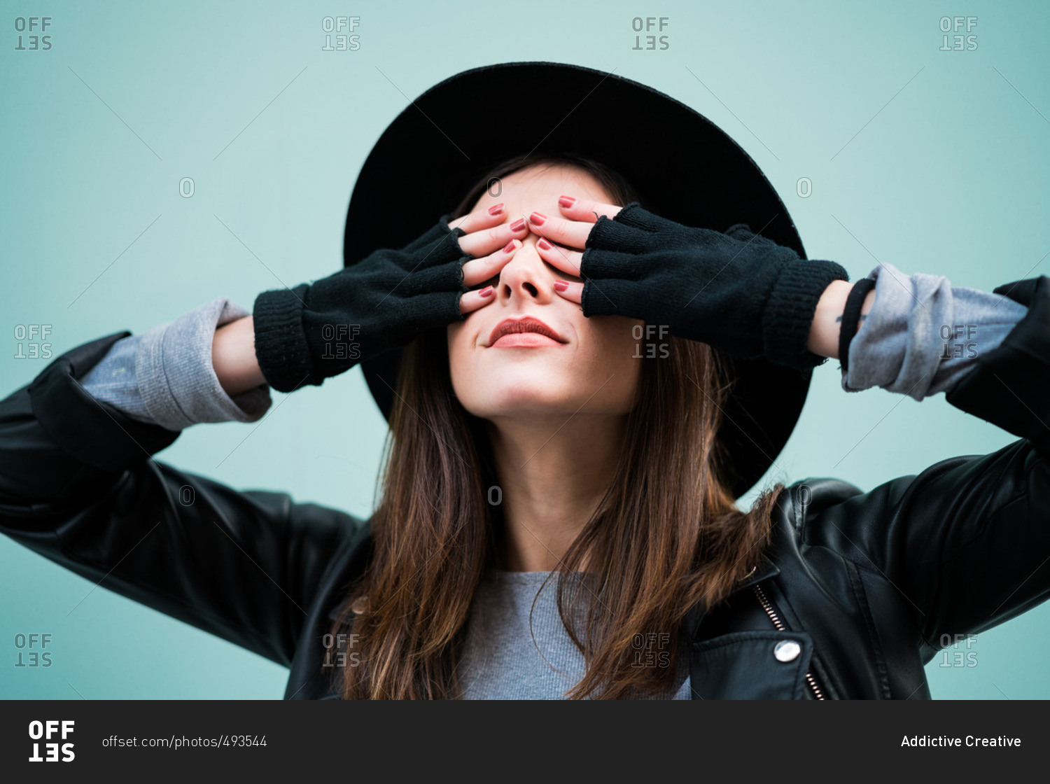 Фотосессия Кадр закрывают глаза руками