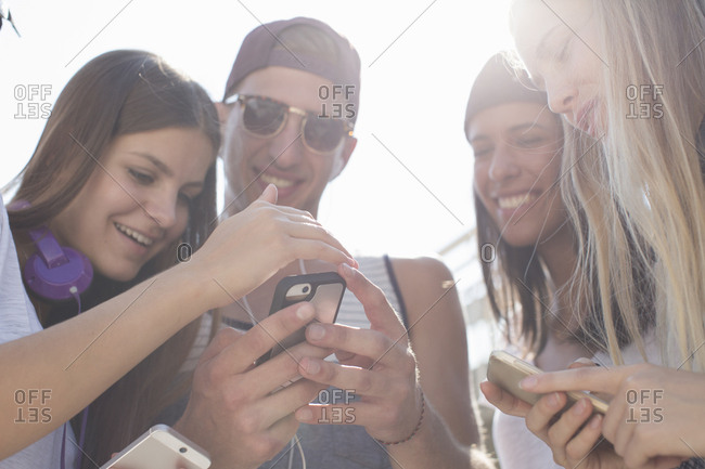 Friends social-networking on smartphones - Offset