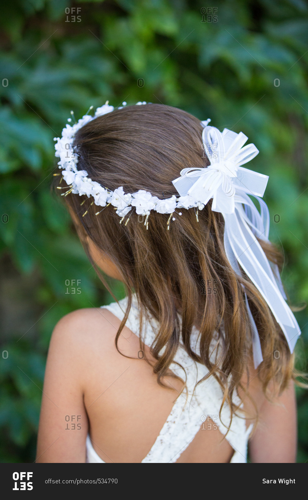 Flower girl wearing a crown of white flowers