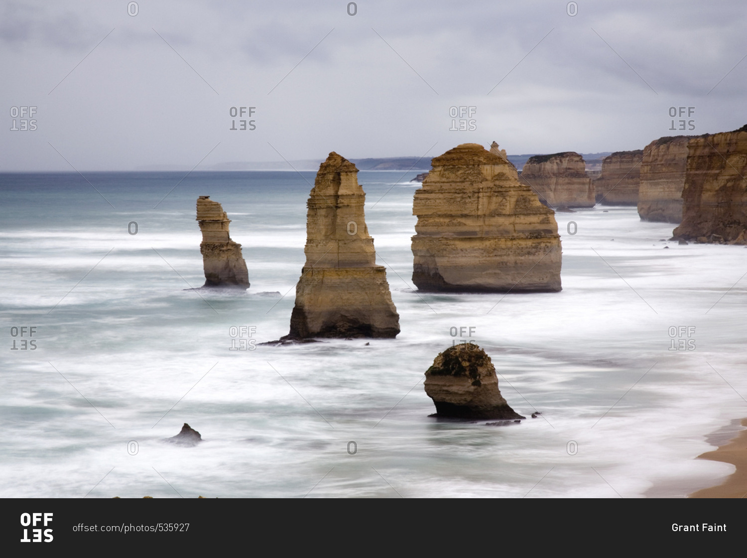 Scenic view of the Twelve Apostles sea stacks in Victoria, Australia ...