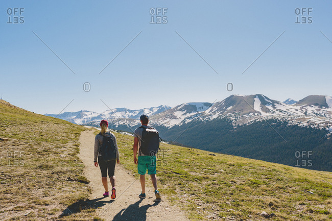 USA, Colorado, Rocky Mountain National Park, Two people hiking in mountains