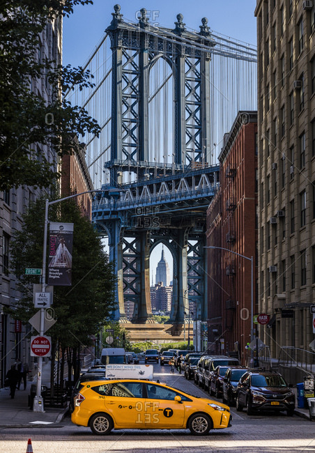 Classic View With Empire State Building Framed By Manhattan Bridge Stock Photos Offset