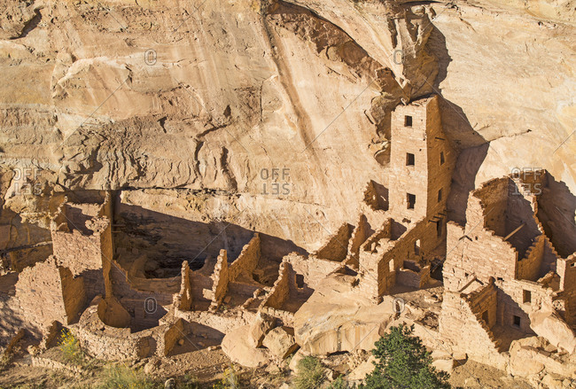 USA, Colorado, Square Tower House pueblo ruin seen from Wetherill Mesa in Mesa Verde National Park