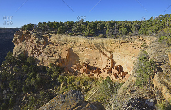 USA, Colorado, Square Tower House pueblo ruin seen from Wetherill Mesa in Mesa Verde National Park