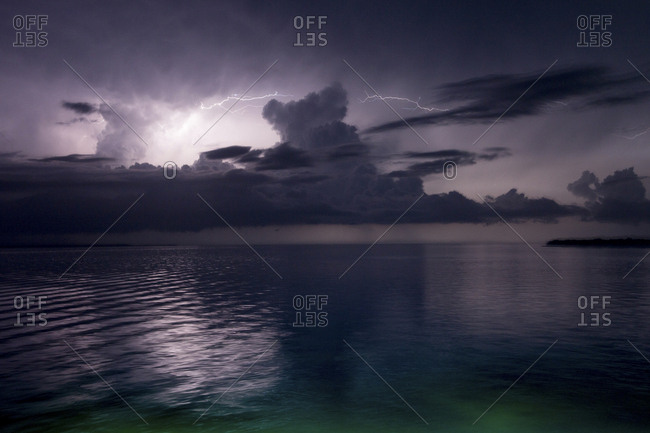 Lightning storm at sea - Offset