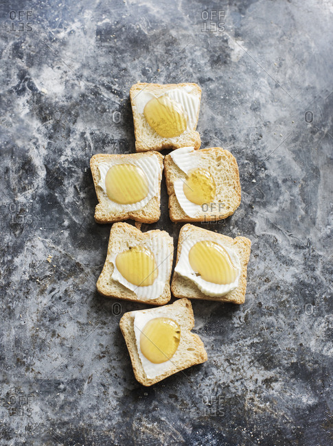 Mini toasts served with cream cheese and honey