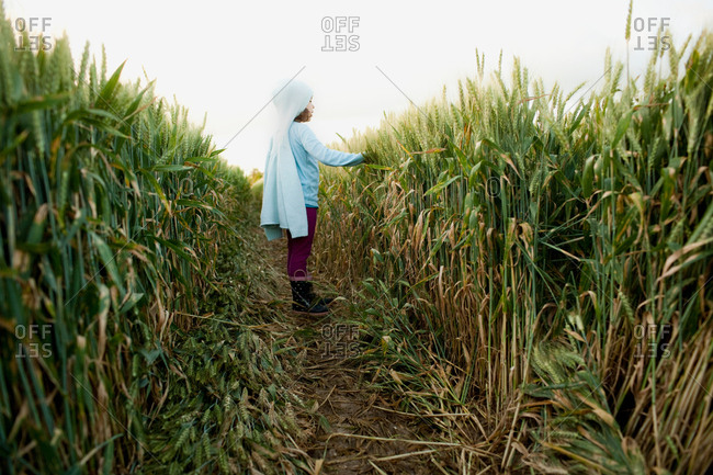 Girl standing in field - Offset