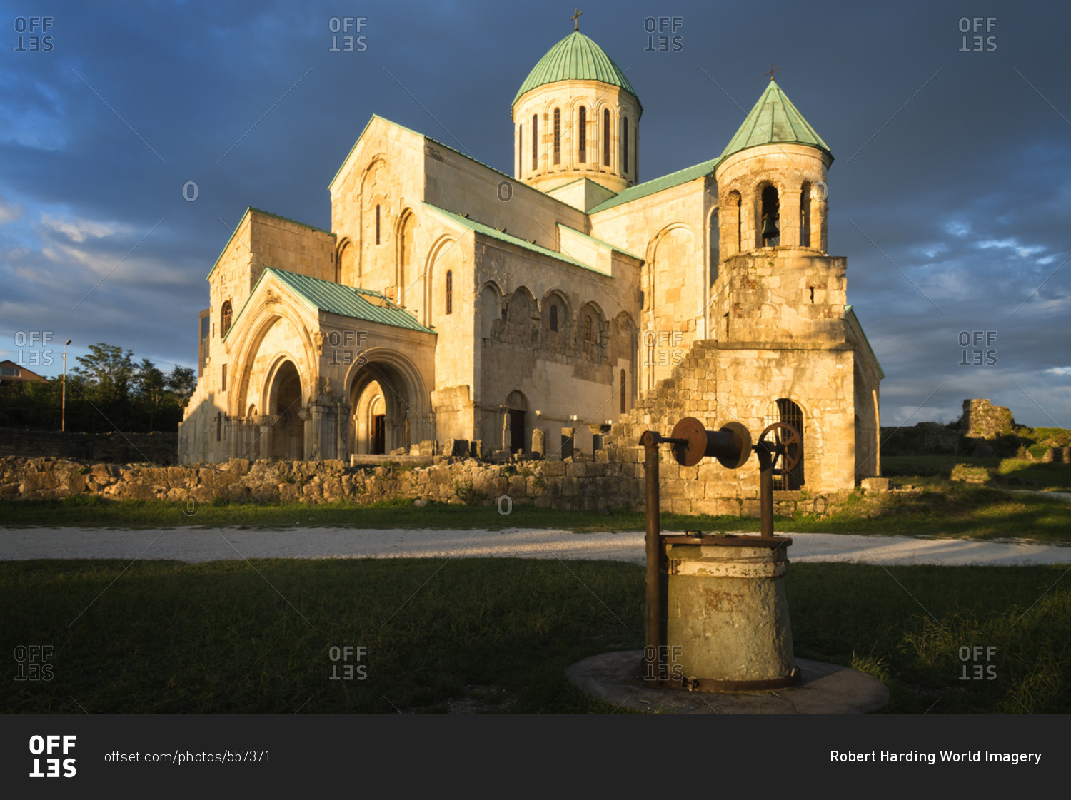 Bagrati Cathedral (Cathedral of the Dormition) (Kutaisi Cathedral) at sunset, UNESCO World Heritage Site, Kutaisi, Imereti Region, Georgia, Caucasus, Asia