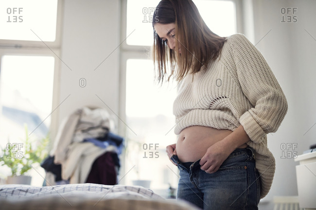 Pregnant woman getting dressed - Offset