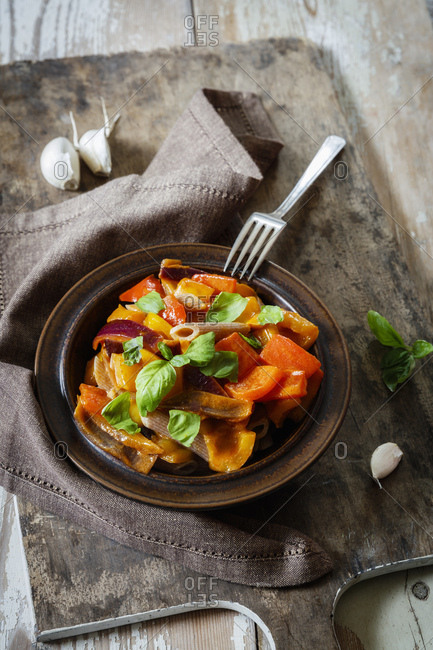 Spelt whole meal whole meal Rigatoni with braised pepper sauce