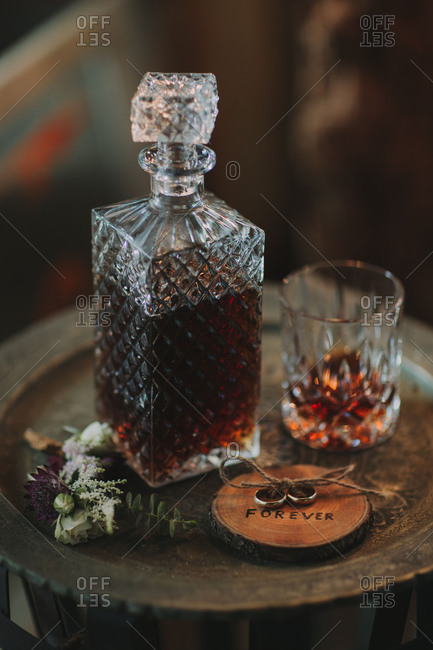 Still-life, wedding, table, whisky, wedding rings, symbol, nervousness, strain,