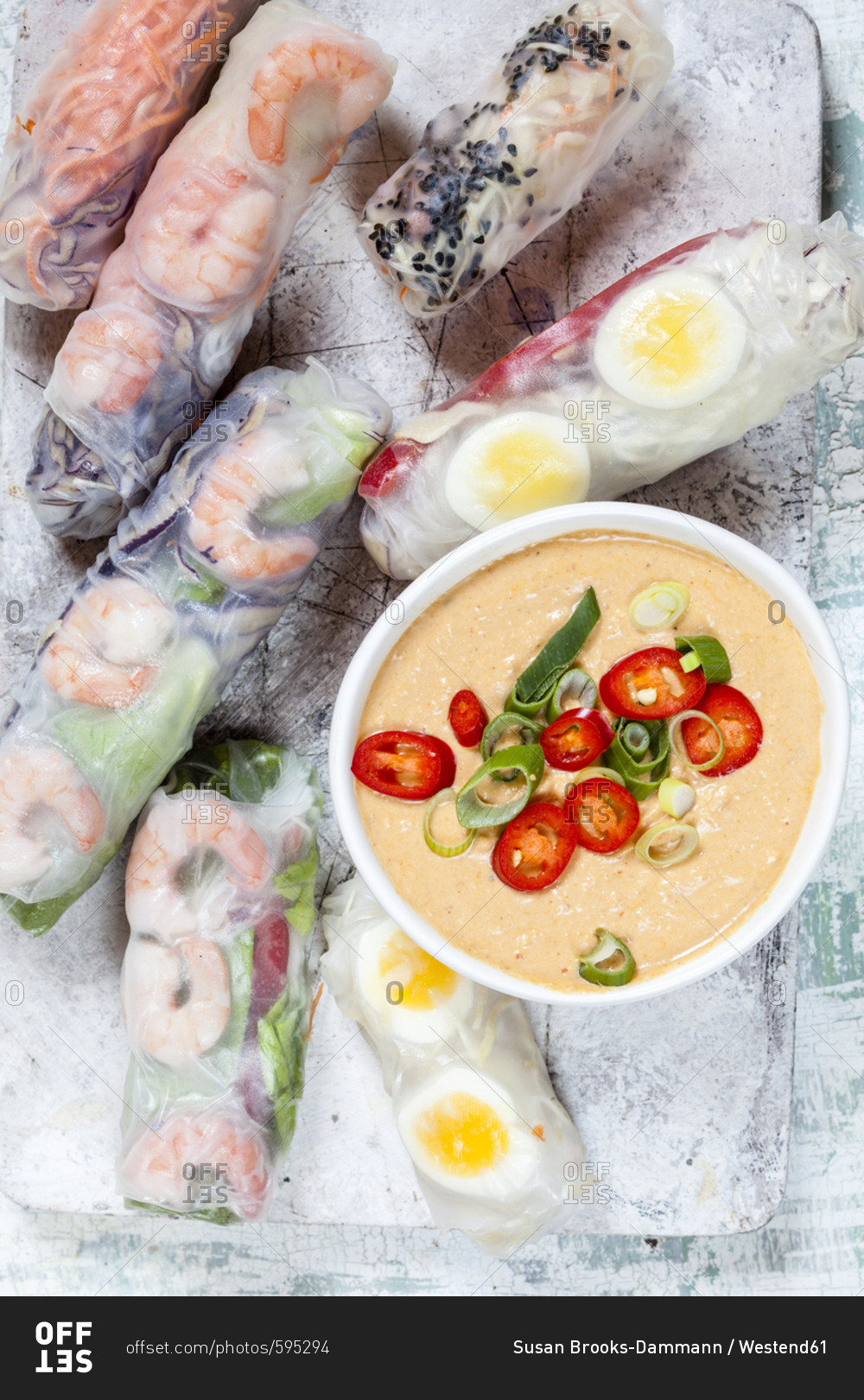 Vietnamese summer rolls with prawns and spicy peanut dip