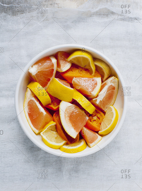 Bowl of quarter sliced pink grapefruit and lemon