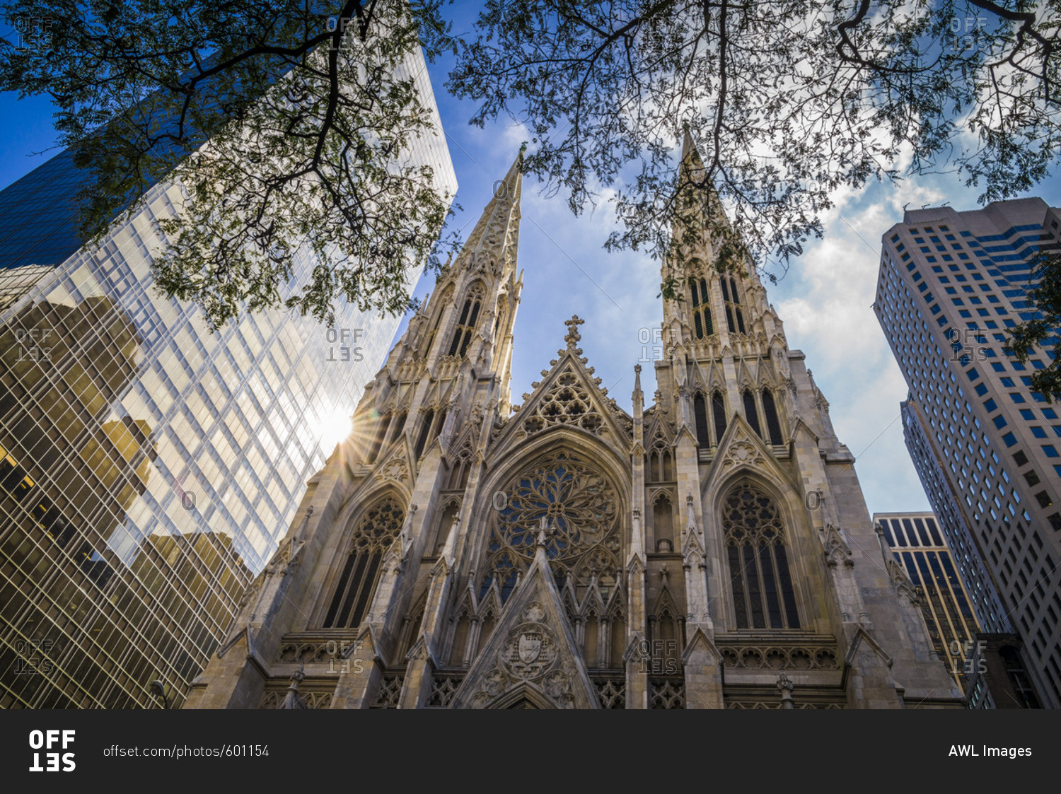 USA, New York, New York City, Mid-Town Manhattan, St. Patricks Cathedral, exterior