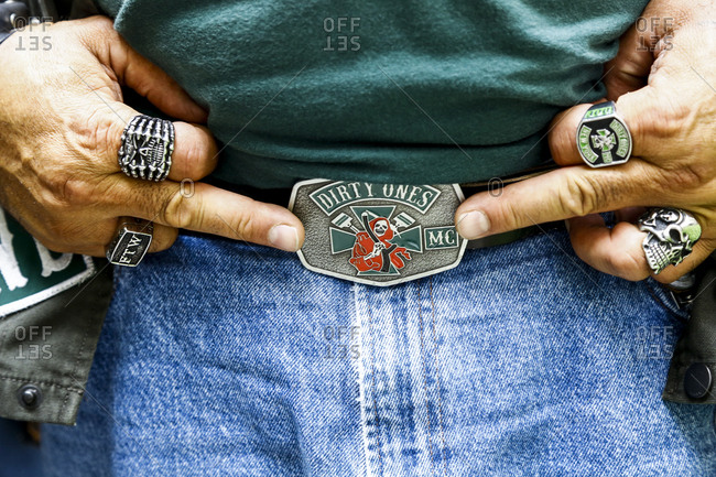 middle finger belt buckle
