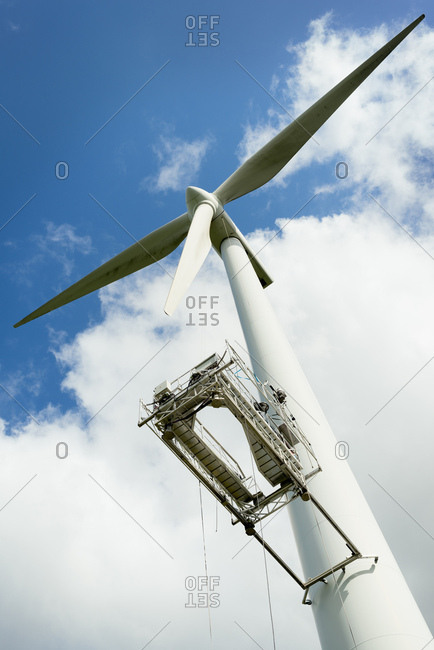 Maintenance work on the blades of a wind turbine
